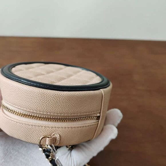 Chanel Women Pre-Loved Bag Very Good Condition - Picture 8 of 9